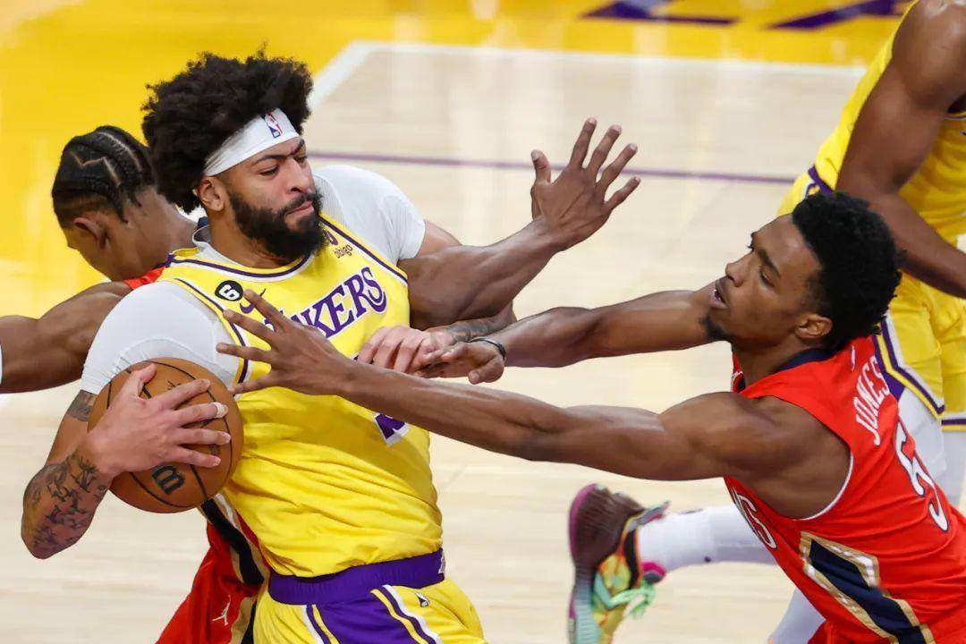 NBA季后赛激烈开战，猛龙力擒公牛