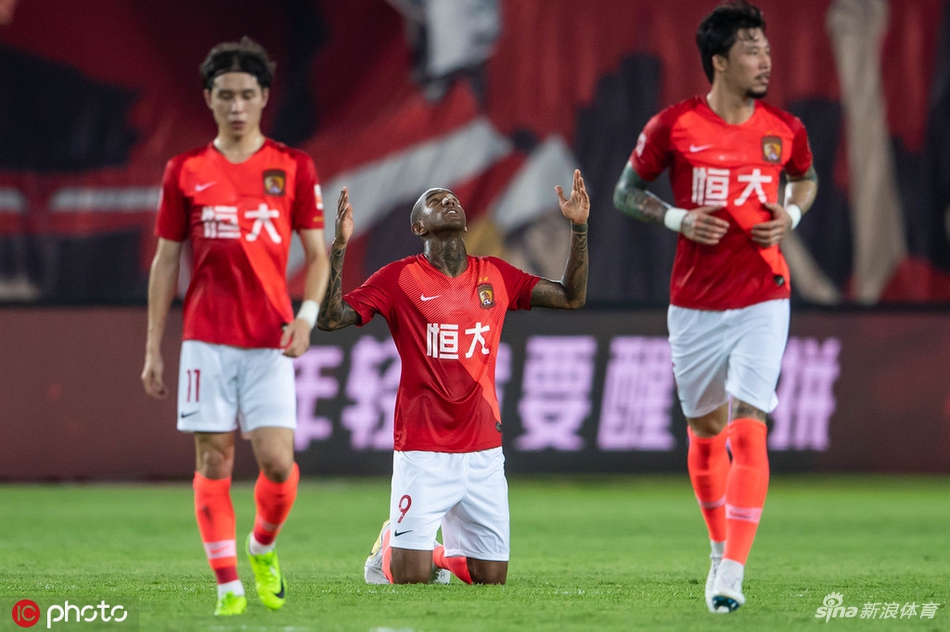 重庆斯威主场大破建业，取得两连胜
