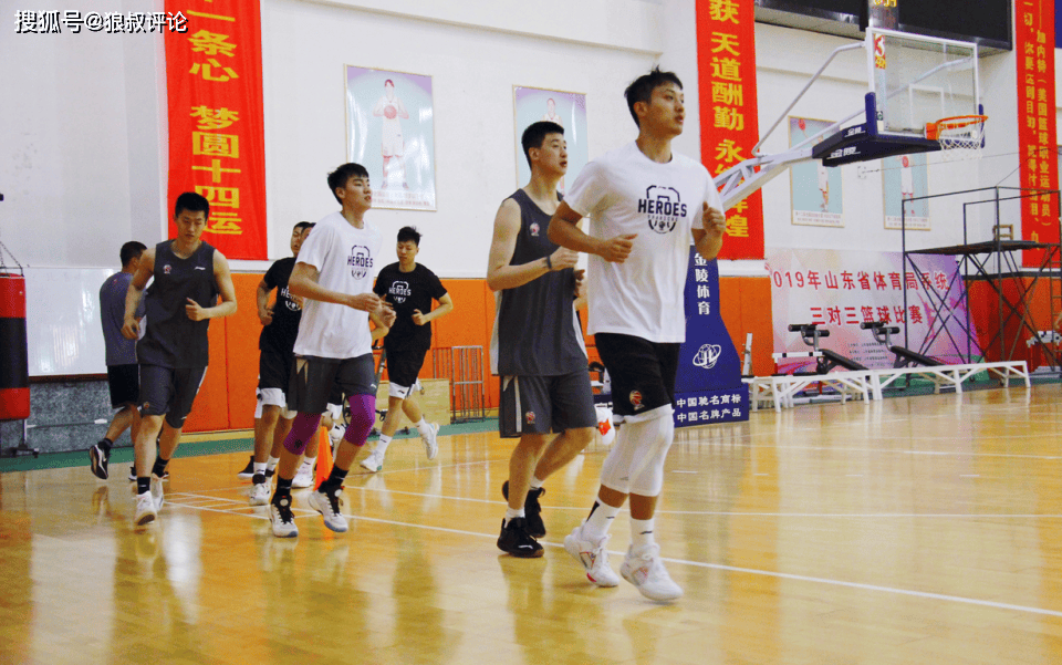 欧洲篮球联赛：决赛即将开始，双方斗志昂扬